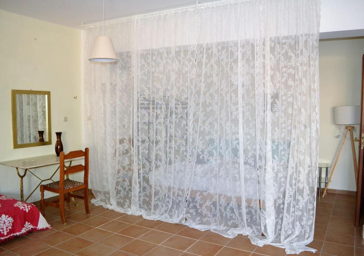Marilia Poolside Apartamento Kounoupidhianá